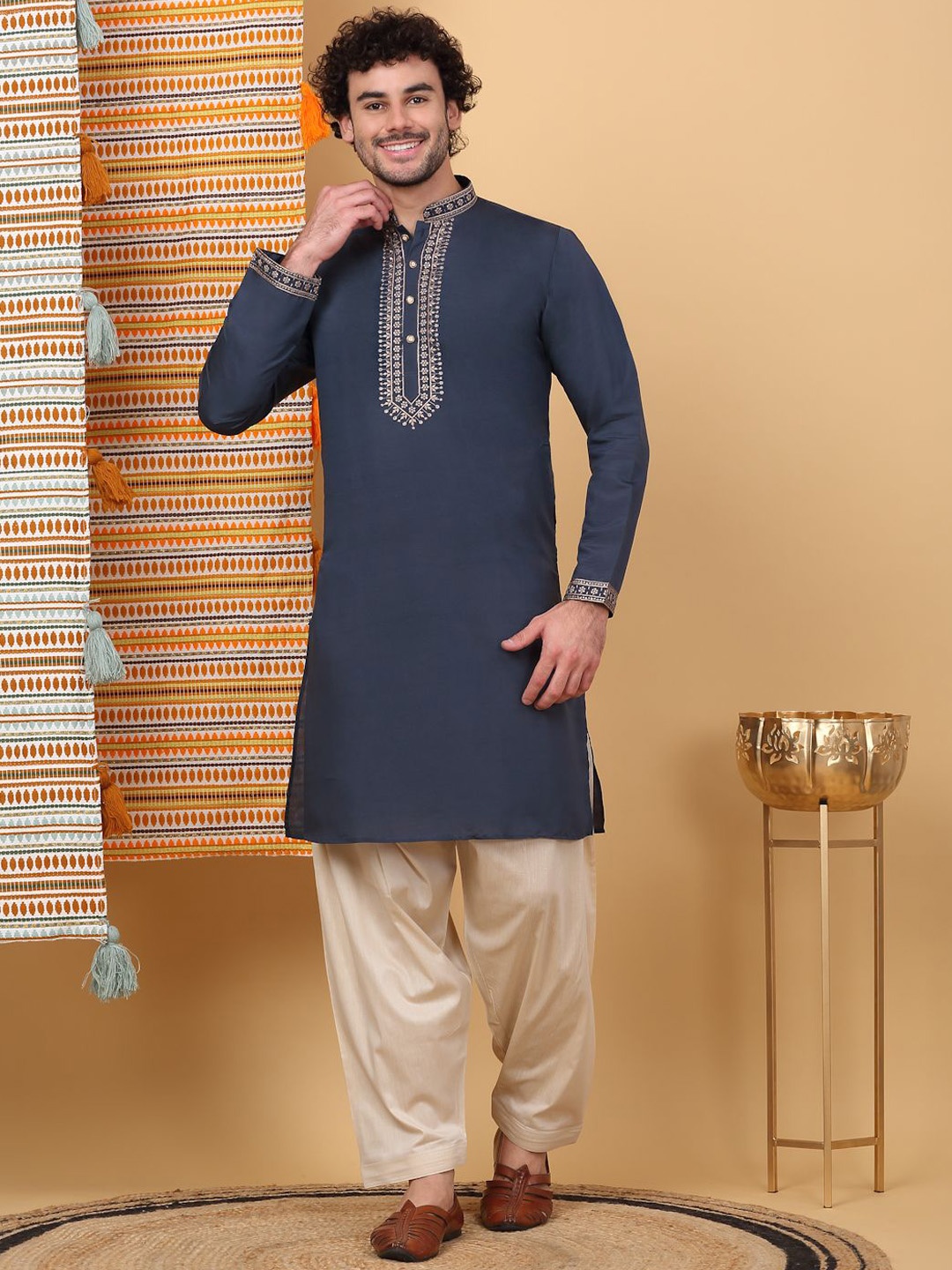 

KRAFT INDIA LUXE Floral Embroidered Mandarin Collar Cotton Silk Straight Kurta & Salwar, Navy blue