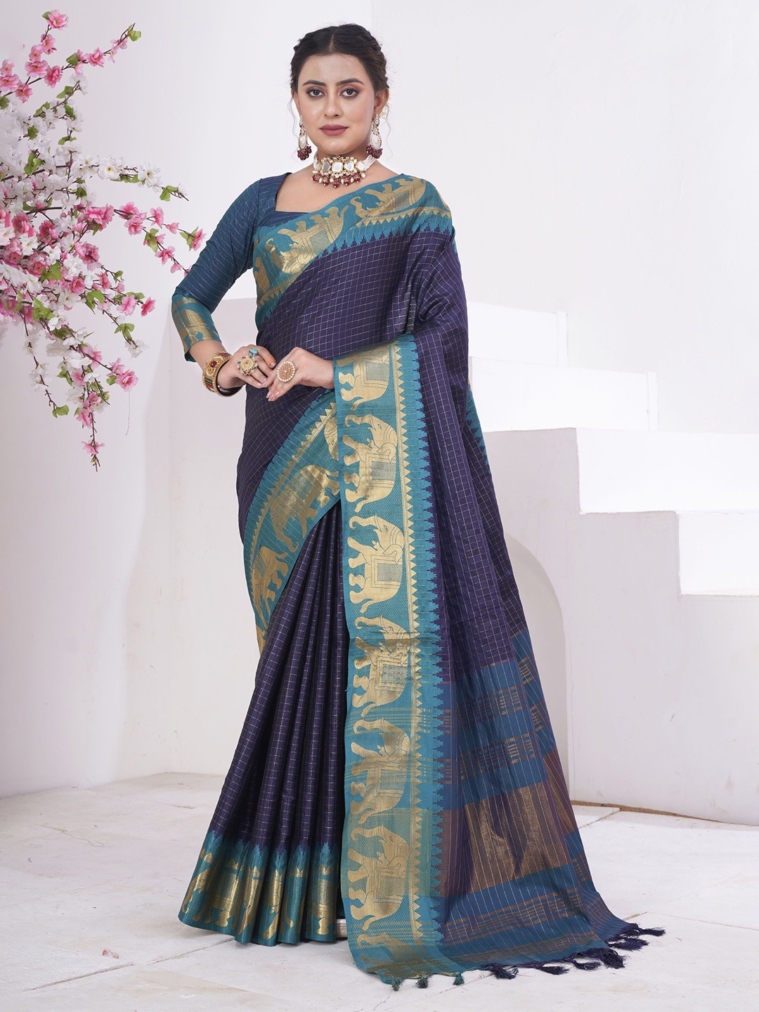 

KAYOMMI Woven Design Zari Kanjeevaram Saree, Navy blue