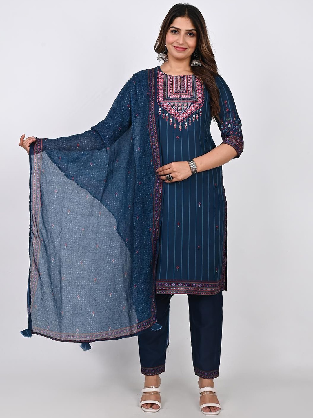 

mumzhug Ethnic Motifs Embroidered Pure Cotton Straight Kurta & Palazzos With Dupatta, Teal
