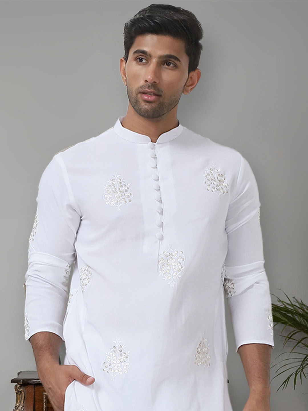 

Jompers Floral Embroidered Sequinned Straight Kurta, White