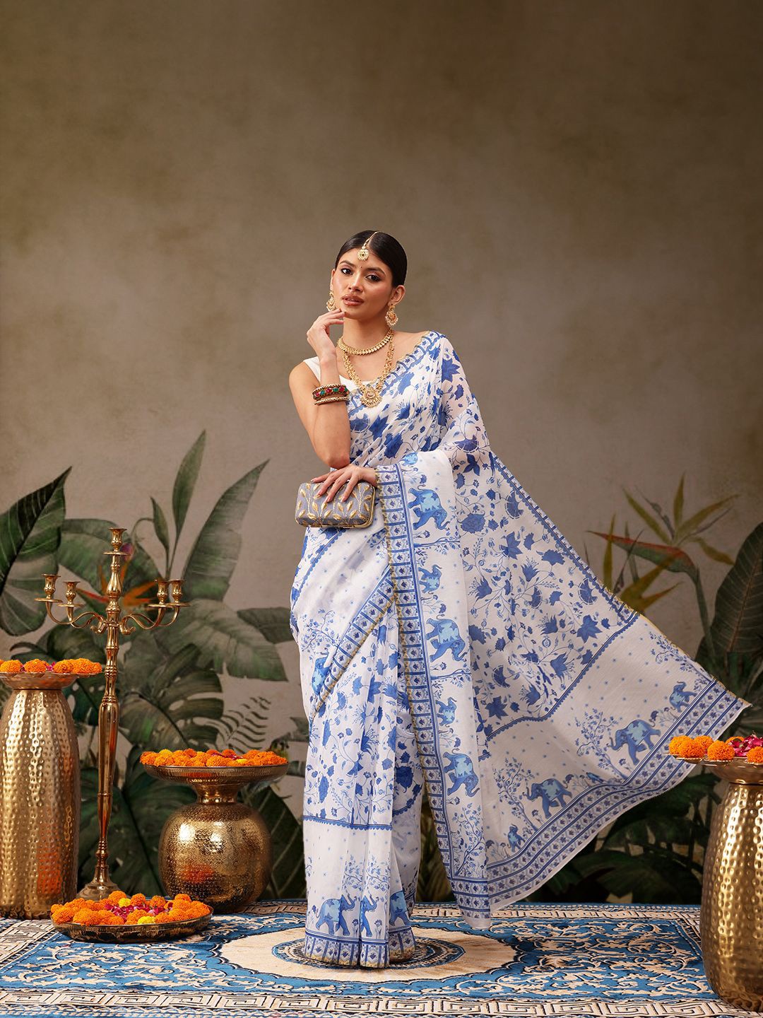 

Silk Land Floral Printed Zari Digital Print Saree, White