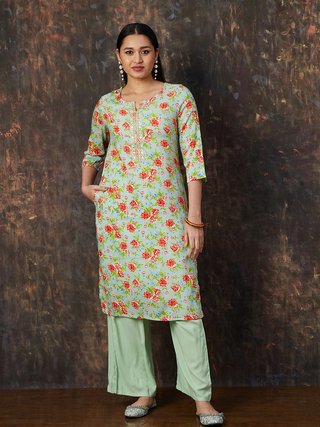 

Melange by Lifestyle Floral Printed Notch Neck Straight Kurta, Green