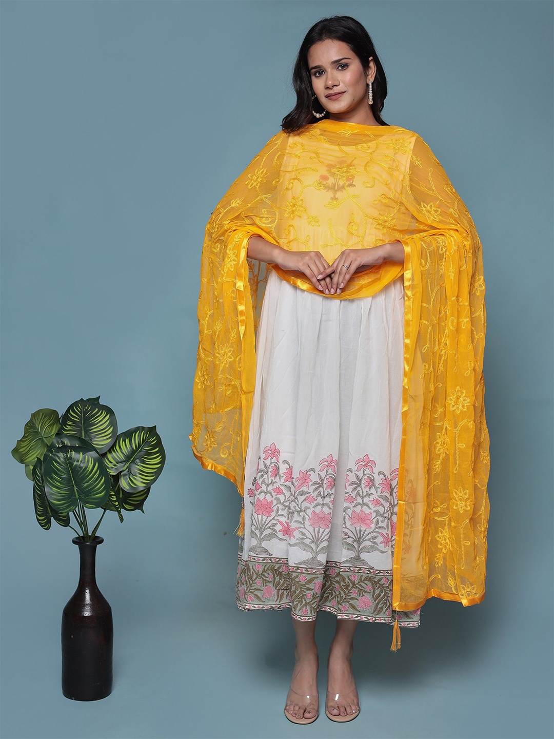 

Bohekant Floral Embroidered Dupatta With Thread Work, Yellow