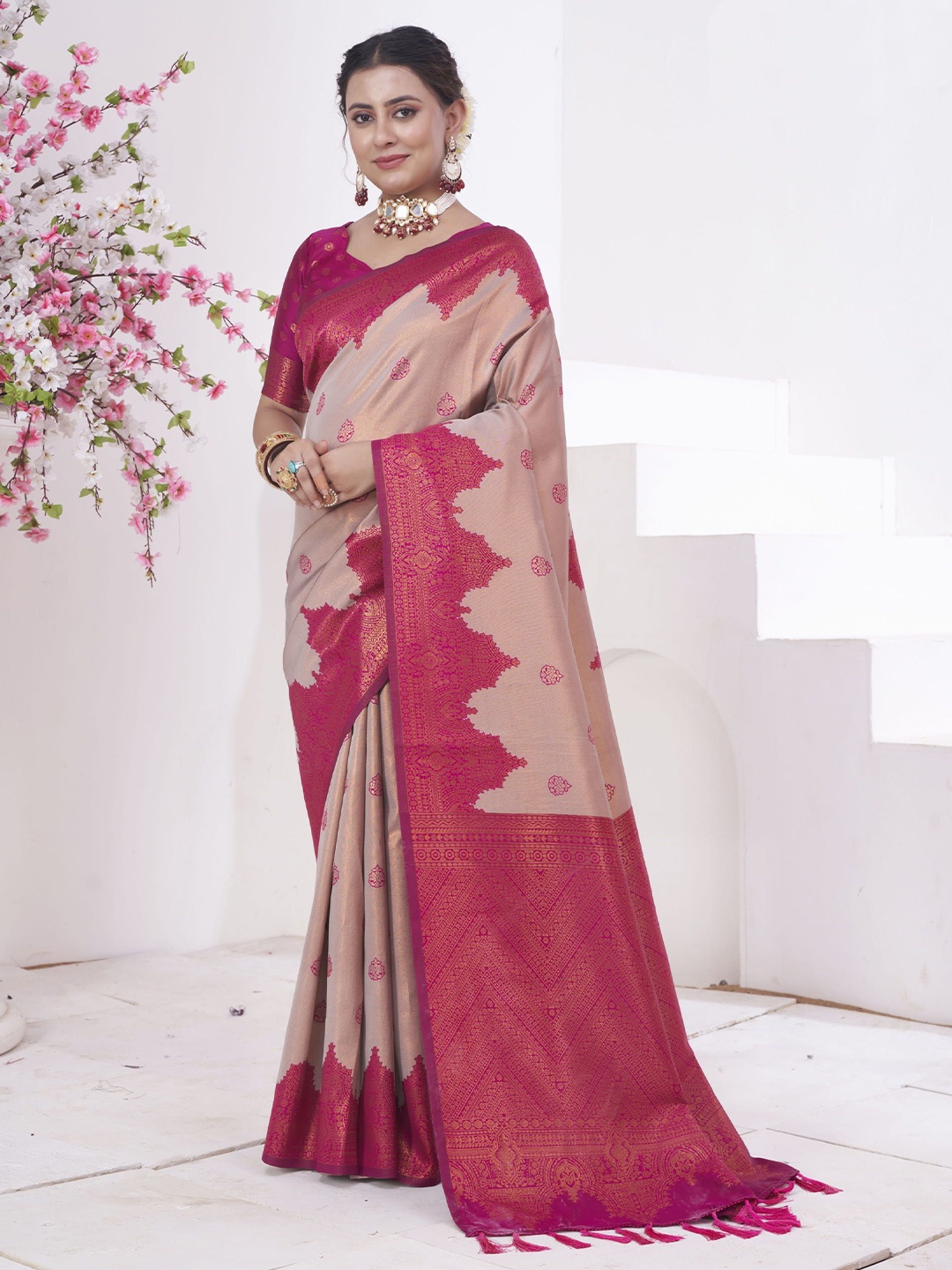 

KAYOMMI Ethnic Motifs Woven Design Zari Kanjeevaram Saree, Peach