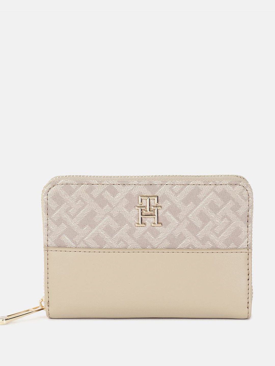 

Tommy Hilfiger Women PU Zip Around Wallet, Beige