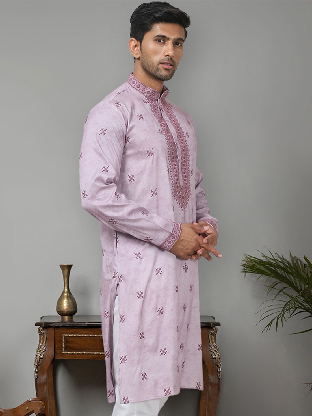 

Jompers Geometric Embroidered Mandarin Collar Sequinned Cotton Straight Kurta, Purple