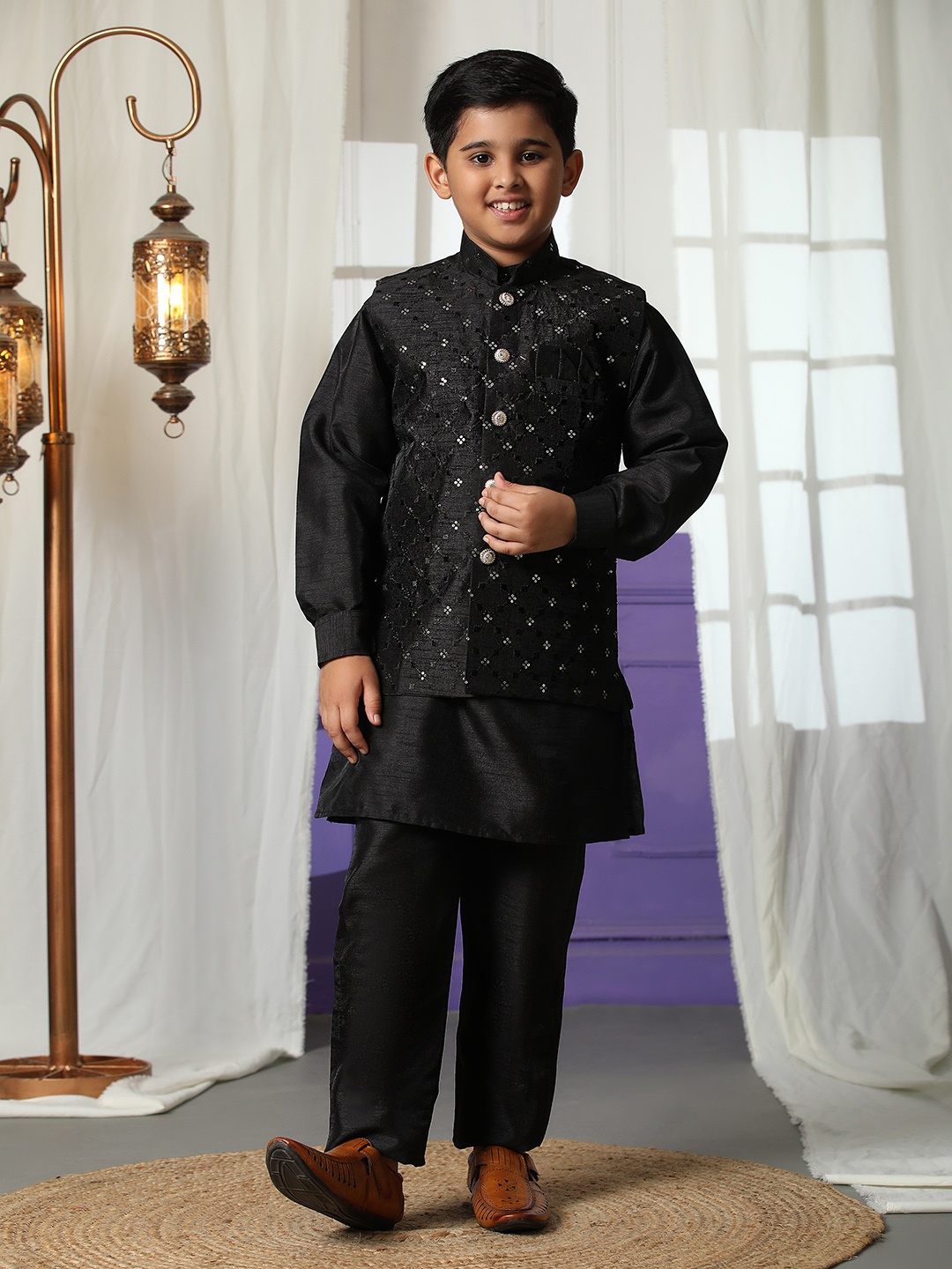 

Pro-Ethic STYLE DEVELOPER Boys Paisley Sequinned Pure Silk Straight Kurta with Pyjamas, Black