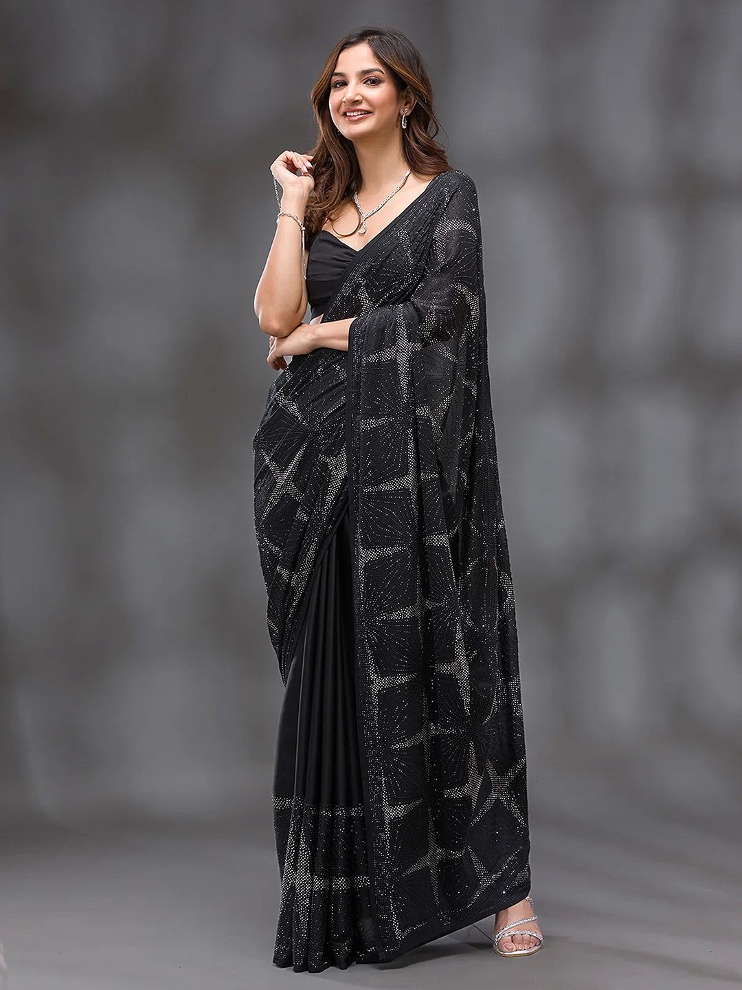 

Trendmalls Checked Beads and Stones Heavy Work Embellished Saree, Black