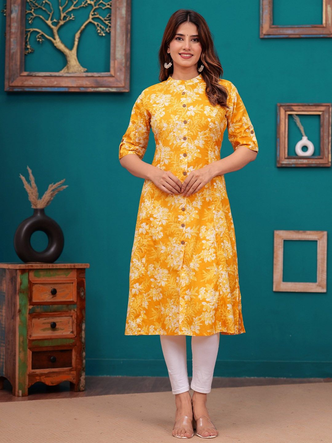 

Chaukas Women Floral Printed Pure Cotton Kurta, Yellow