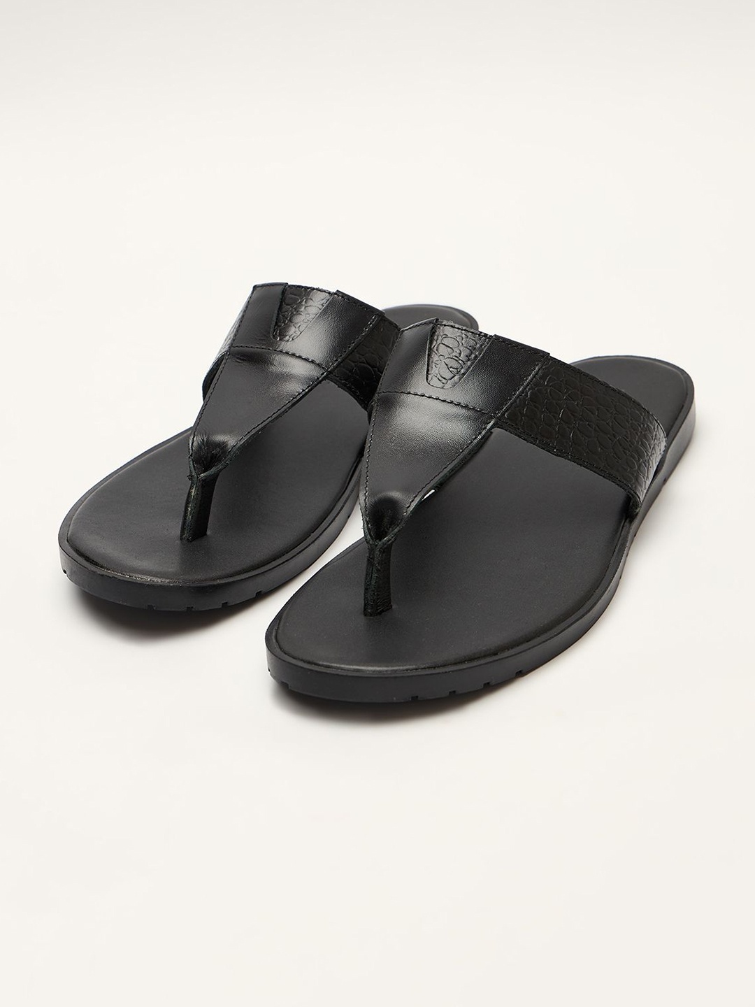 

THE BEAR HOUSE Men Comfort Sandals, Black