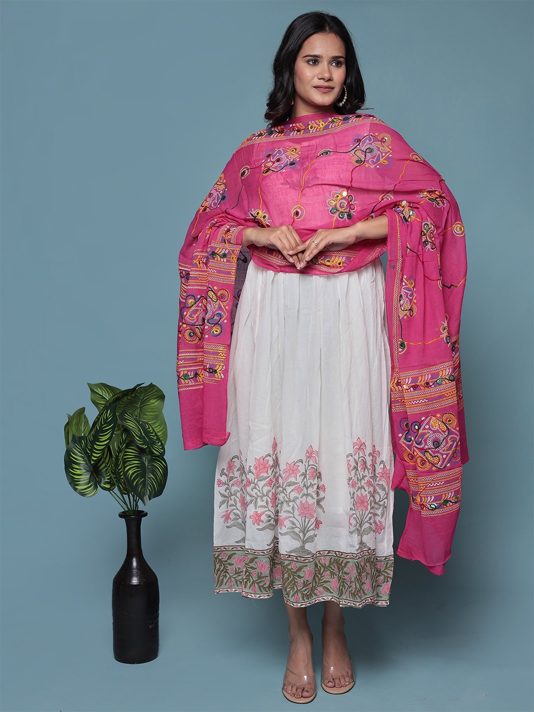 

Bohekant Embroidered Mirror Work Cotton Dupatta, Pink