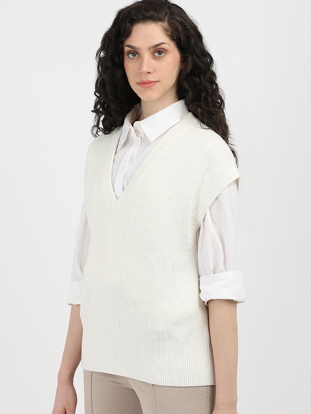 

Calvin Klein Jeans Women V-Neck Sweater Vest, White