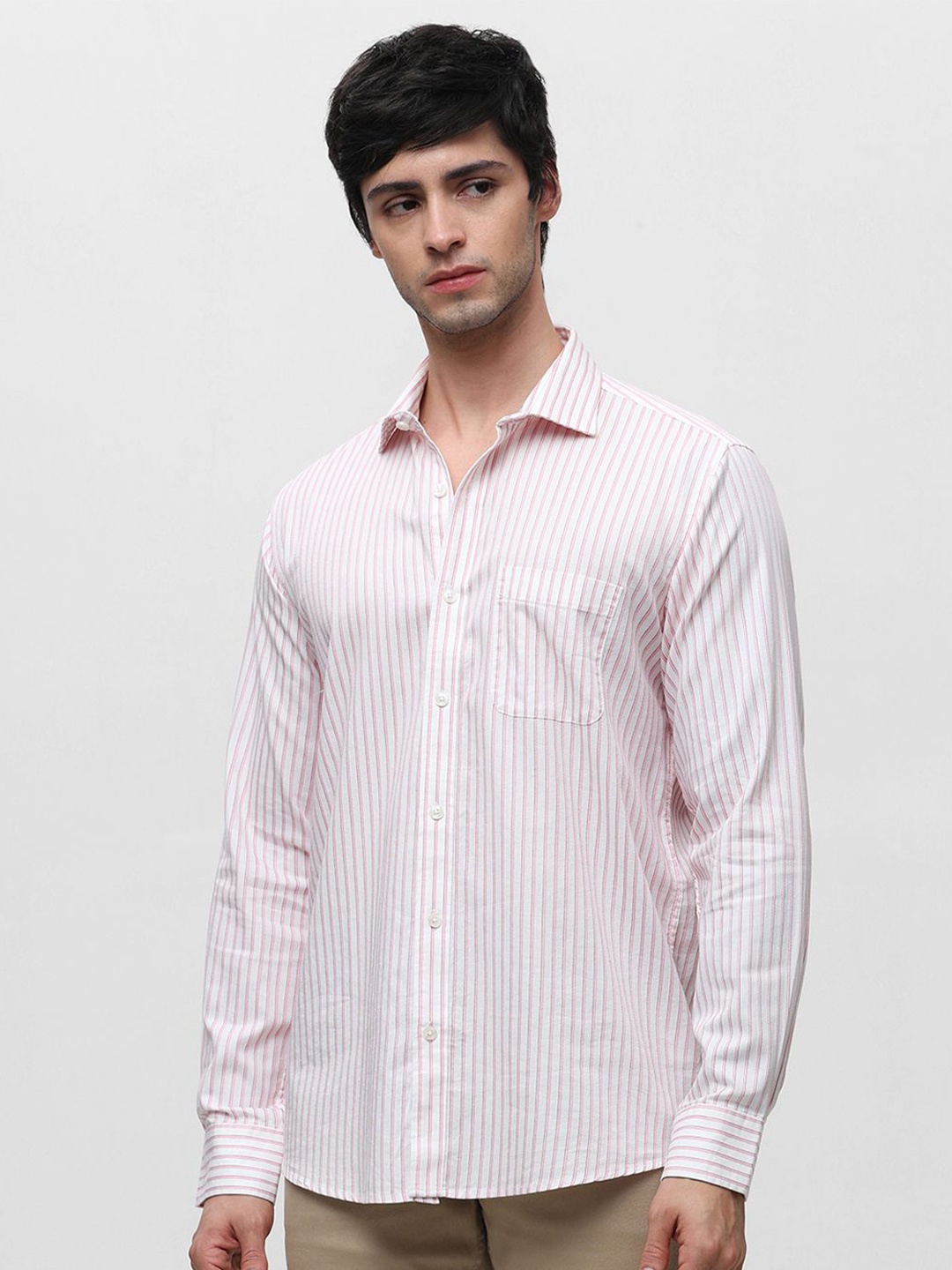 

Klub Fox Men Spread Collar Vertical Striped Cotton Casual Shirt, Pink