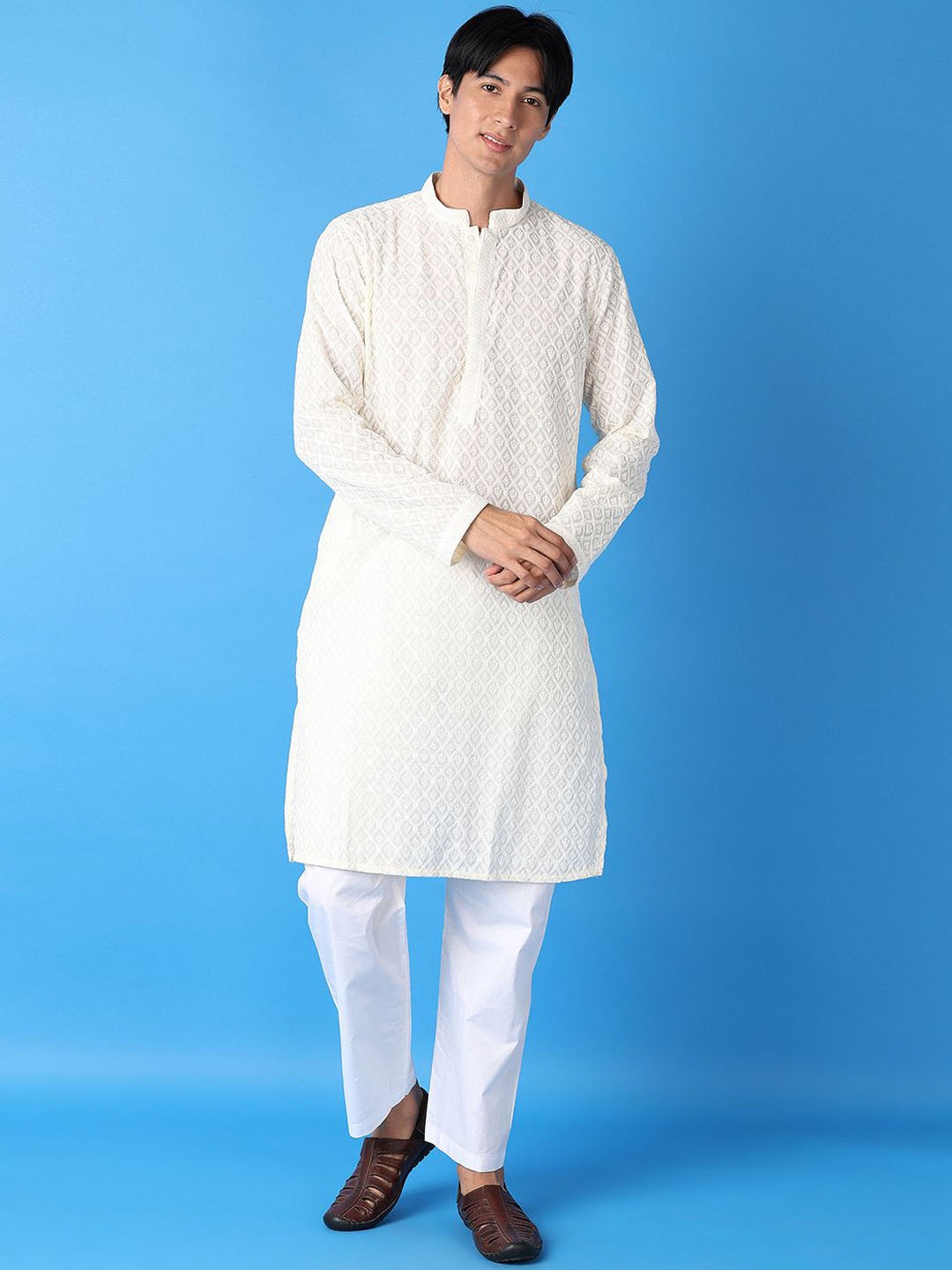 

V-Mart Floral Embroidered Thread Work Mandarin Collar Straight Kurta with Pyjamas, Cream