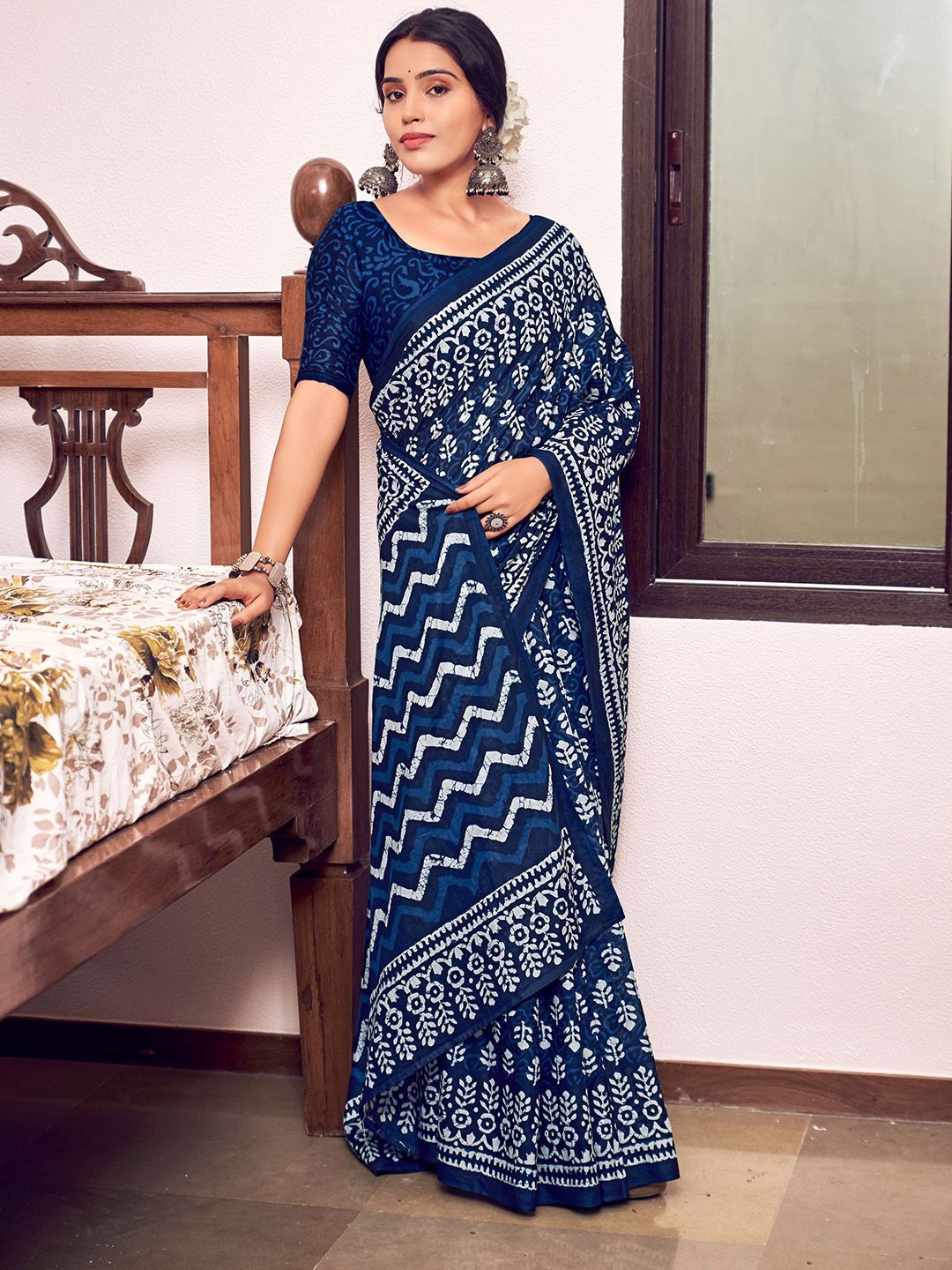 

Ishin Floral Printed Mulmul Saree, Blue