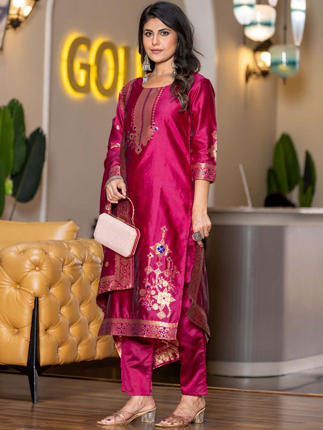 

Twika Women Regular Kurta with Trousers & With Dupatta, Rose gold