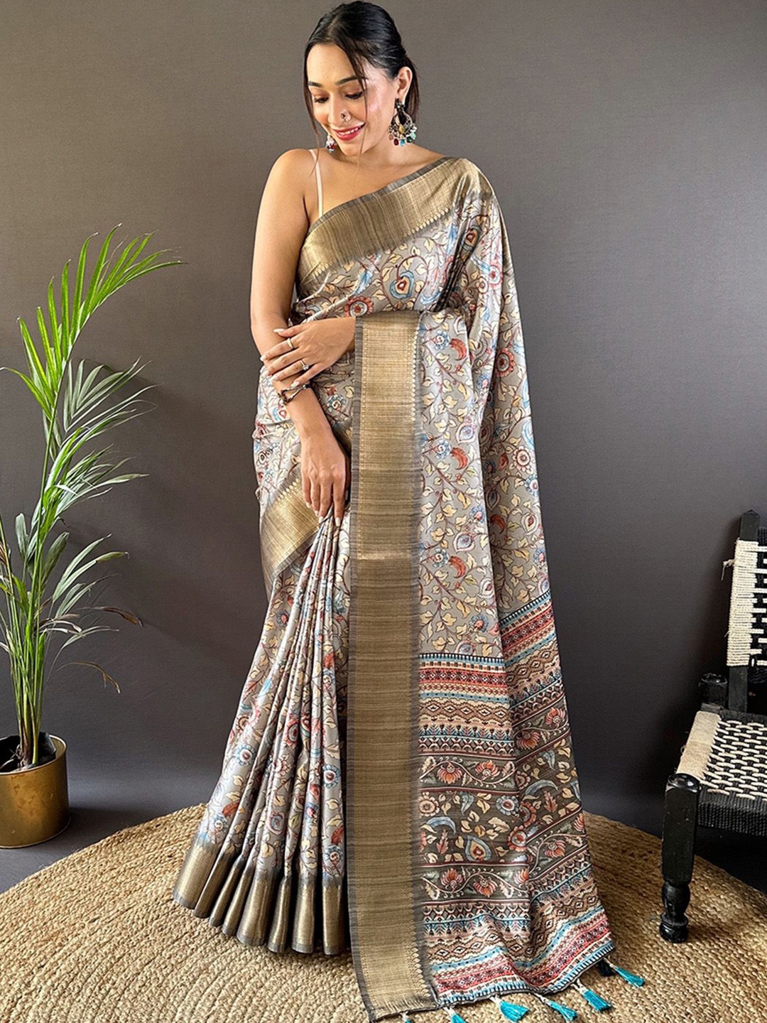 

Ishin Kalamkari Printed Zari Tussar Saree, Grey
