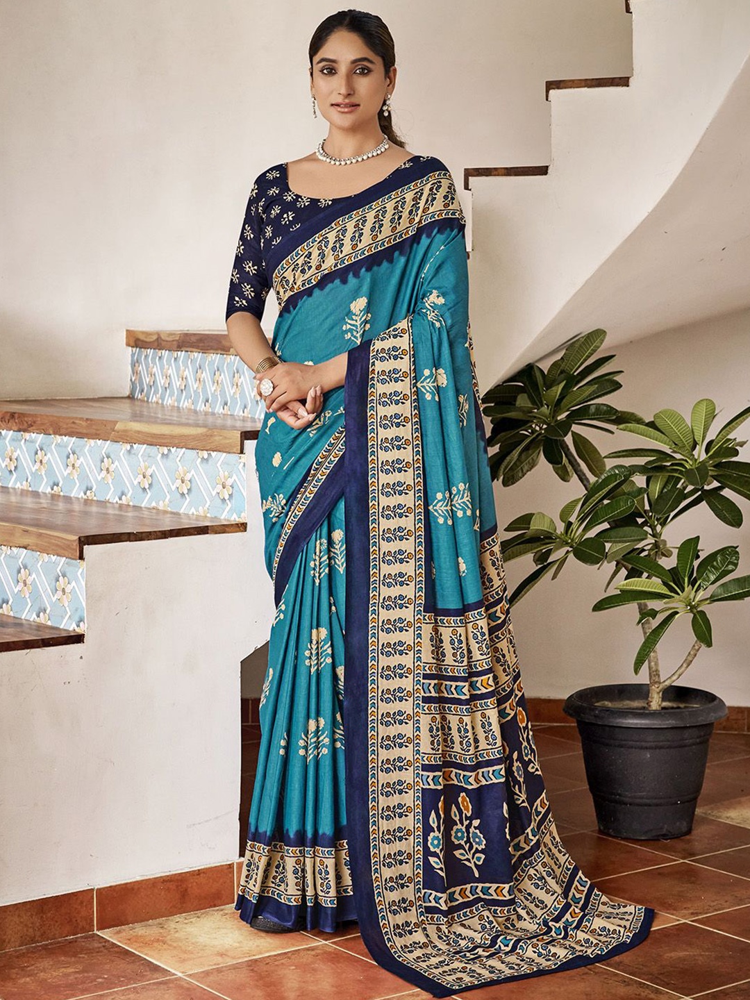 

Ishin Ethnic Motifs Printed Saree With Blouse Piece, Blue