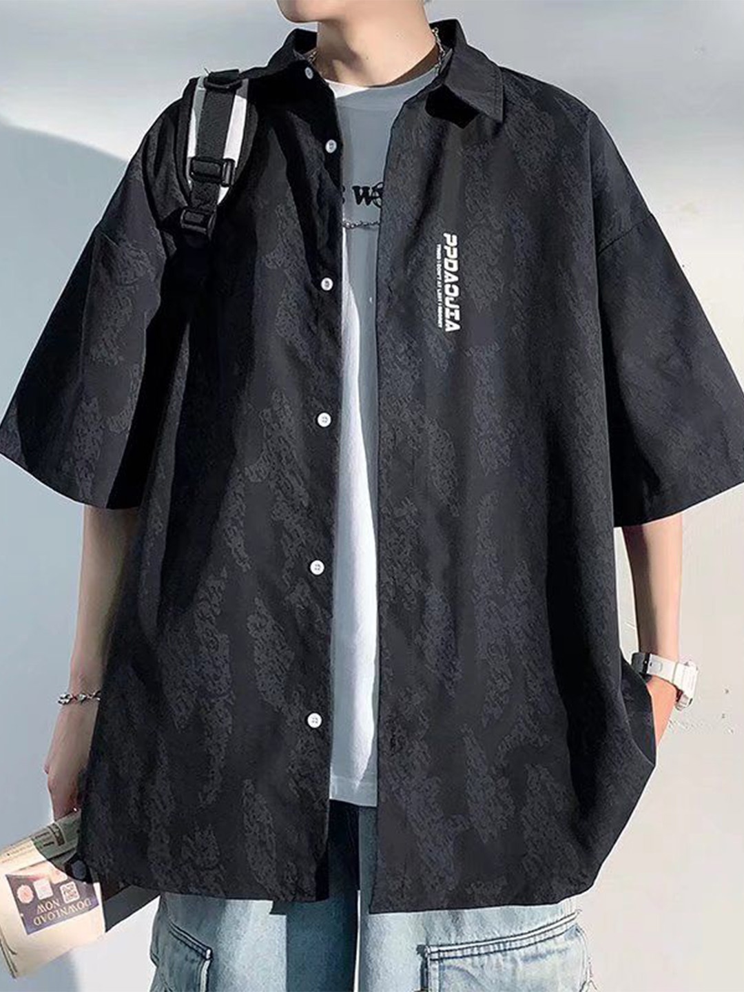

StyleCast Men Spread Collar Abstract Printed Boxy Casual Shirt, Black