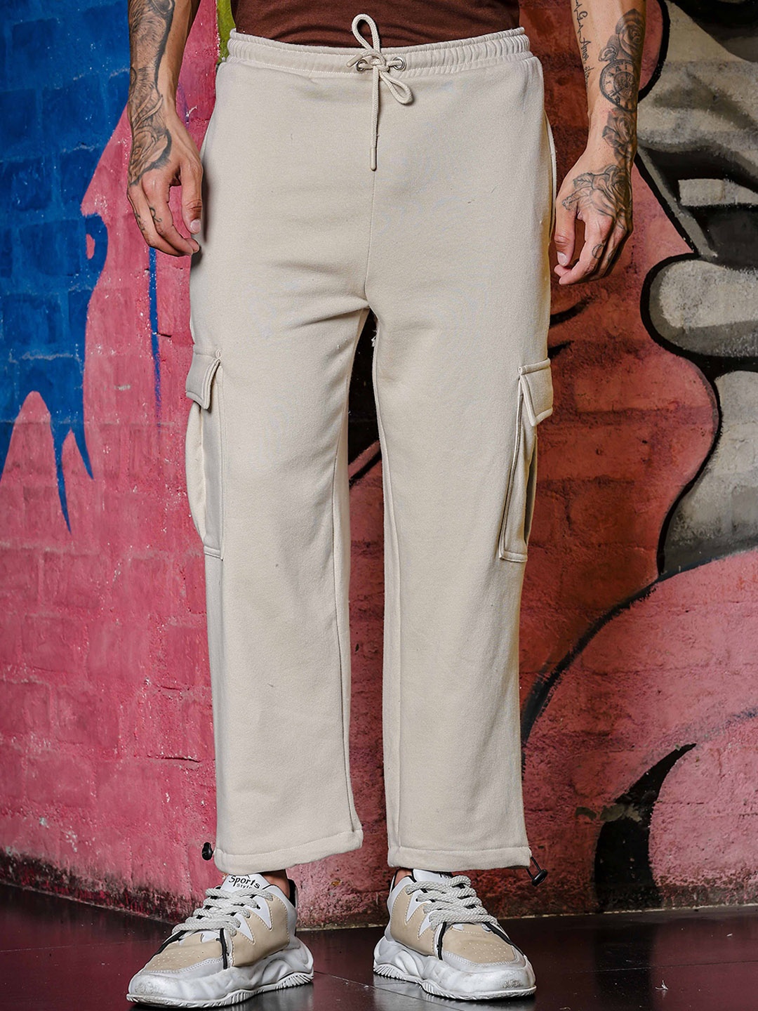 

TOMHIDDLE Men Relaxed-Fit Mid-Rise Cargo Joggers, Beige
