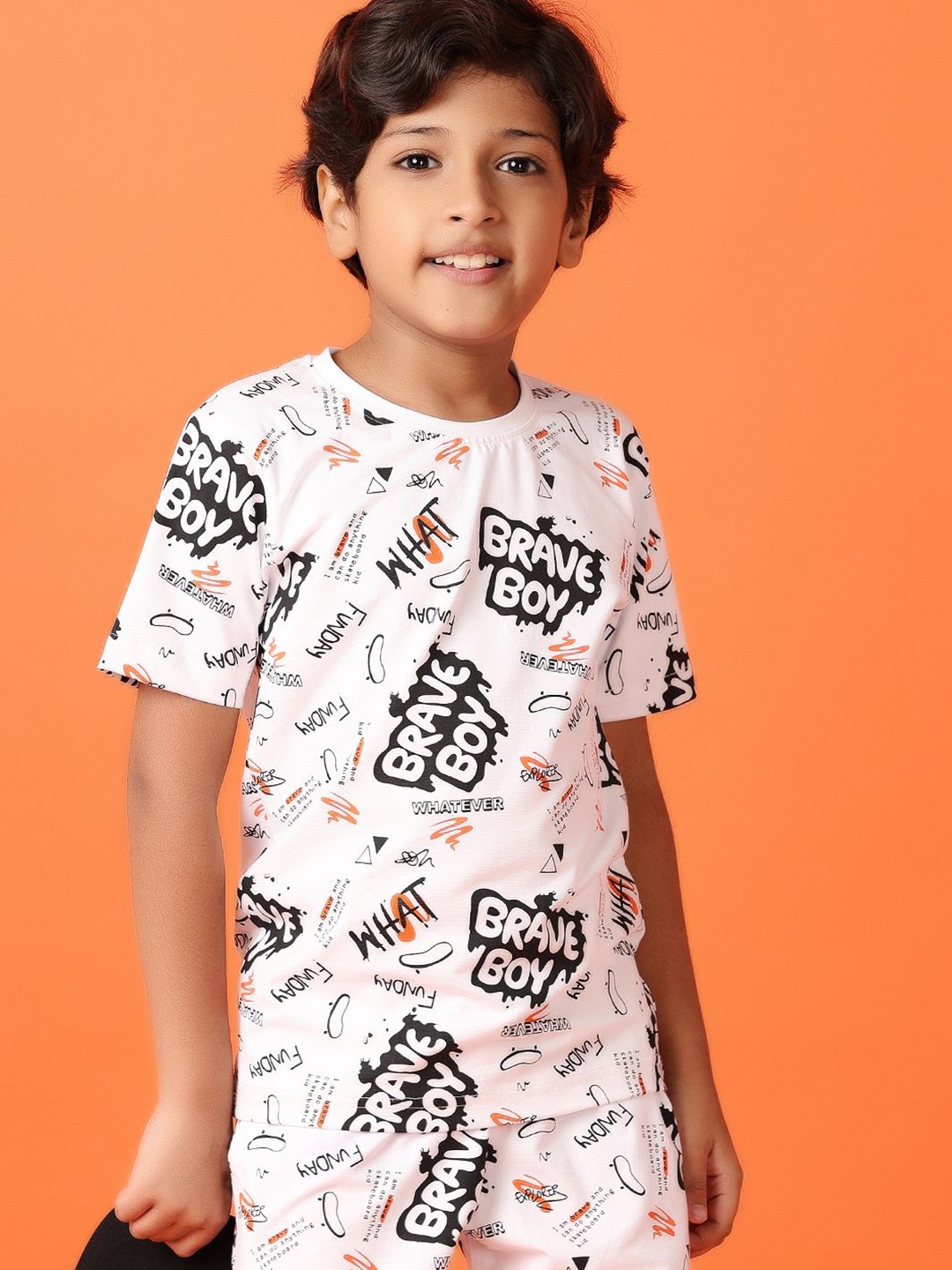 

V-Mart Boys Printed Pure Cotton T-shirt With Short, White