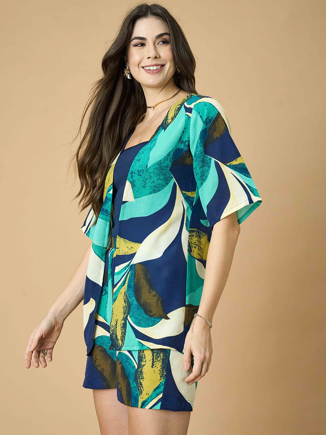 

Murcia Abstract Printed Linen Shrug With Short, Green