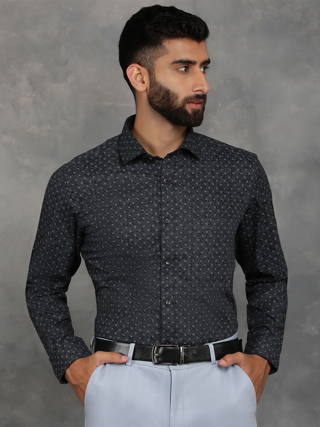 

Greenfibre Men Spread Collar Micro Ditsy Printed Cotton Slim Fit Casual Shirt, Black