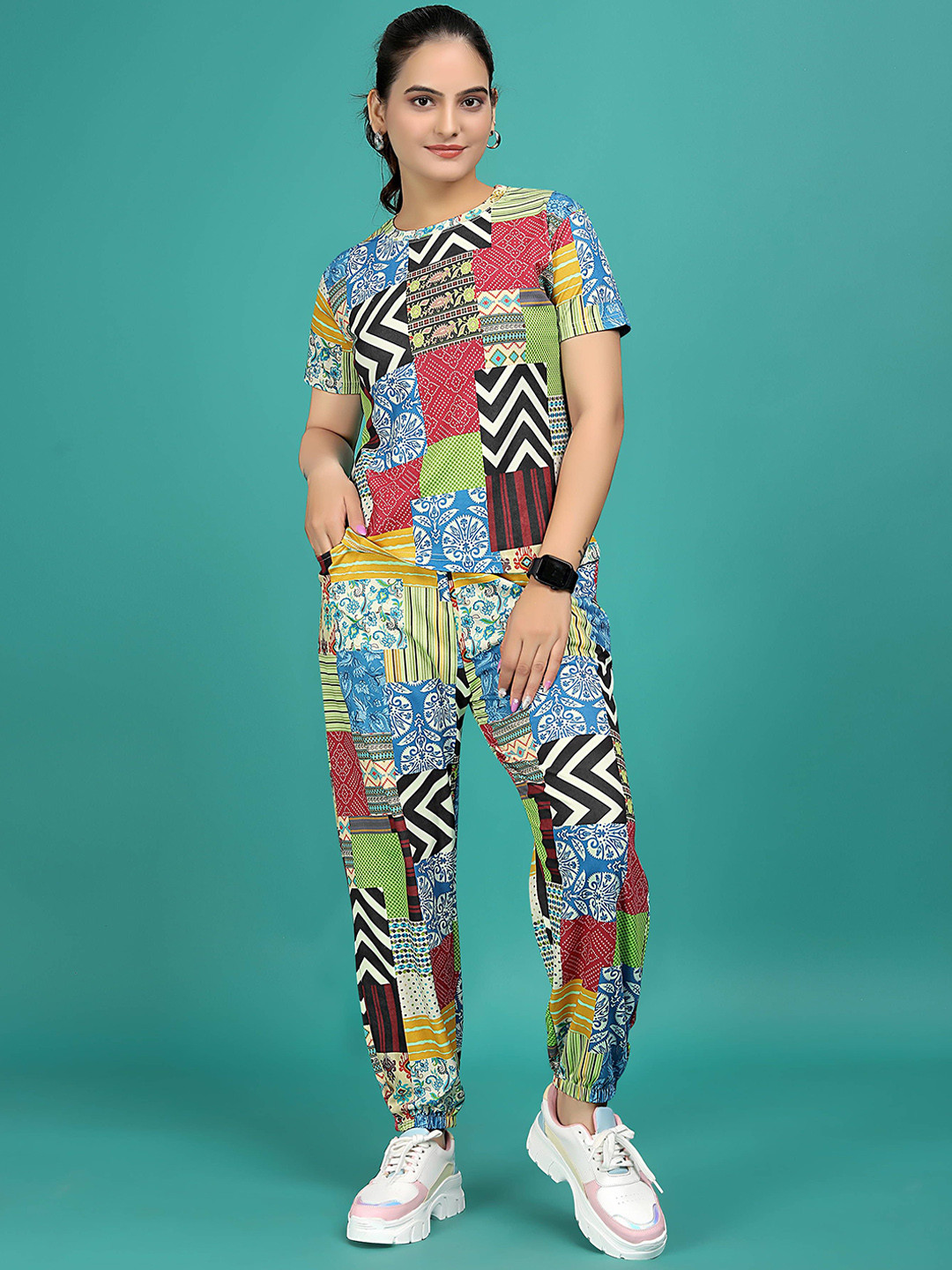 

SAKARMAA Printed T-Shirt With Joggers Co-Ords, Blue