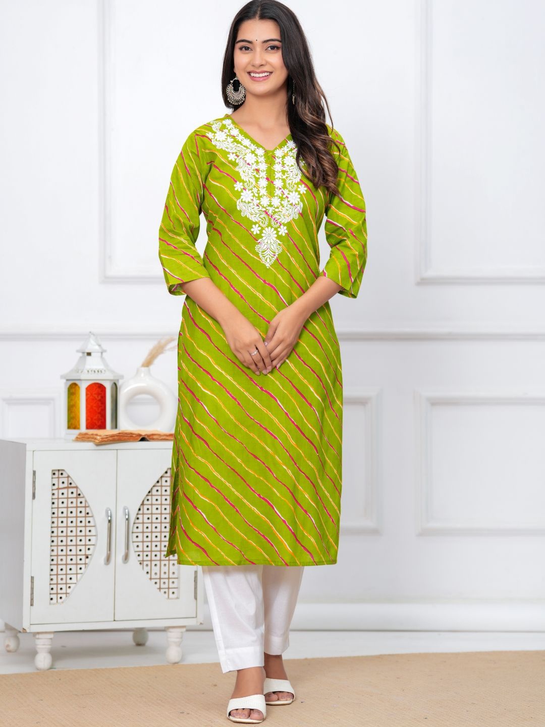 

RANI PRINTS Women Cotton Leheriya Printed Thread Work Kurta, Green