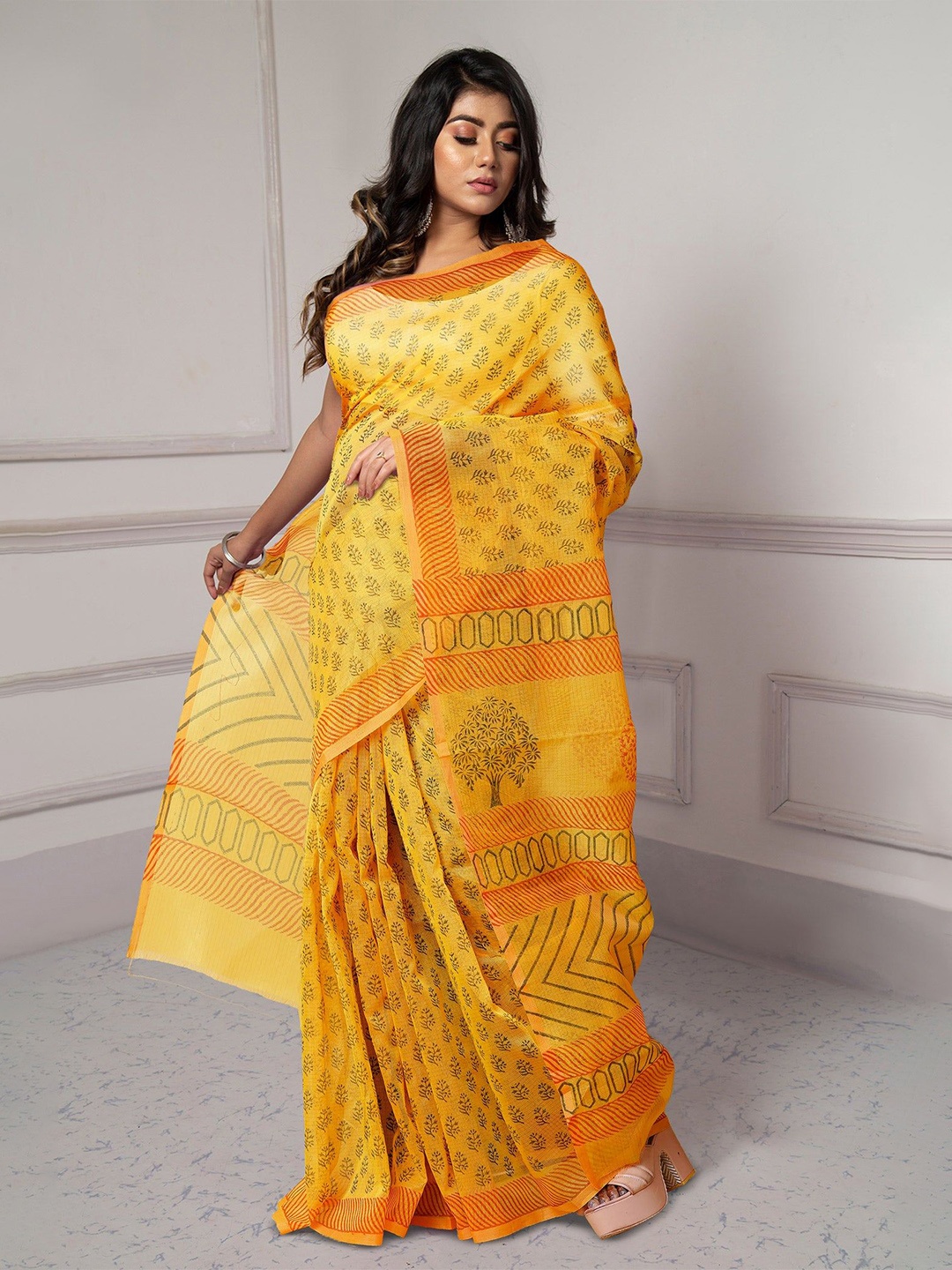 

Unnati Silks Ethnic Motifs Supernet Handloom Block Print Traditional Saree, Yellow