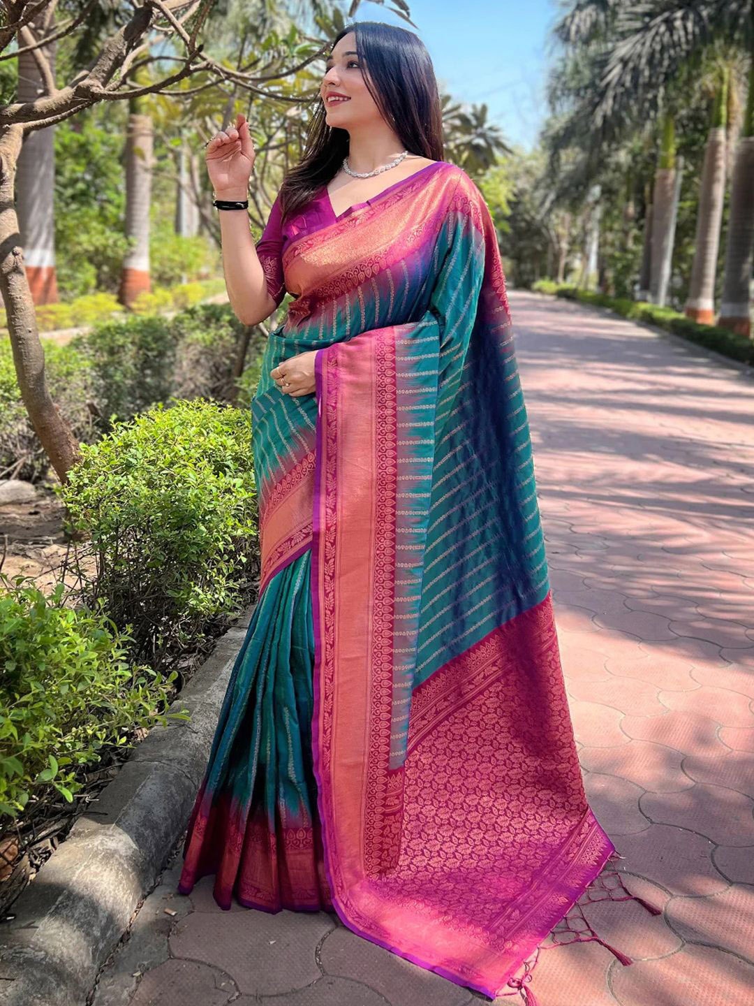 

Mitera Woven Design Zari Banarasi Saree, Teal