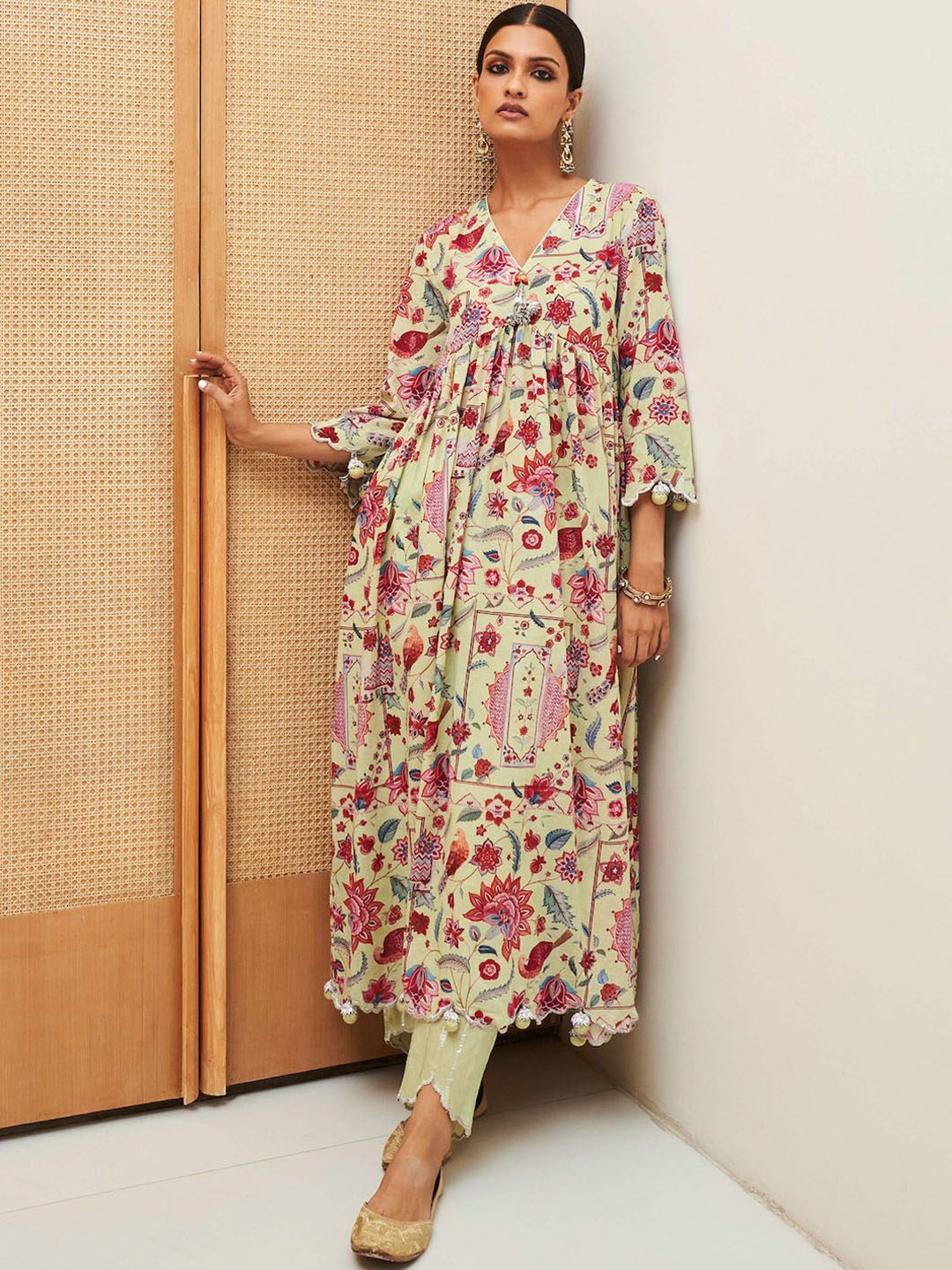 

Sage Saga Floral Printed Regular Pure Cotton Kurta with Palazzos & Dupatta, Green