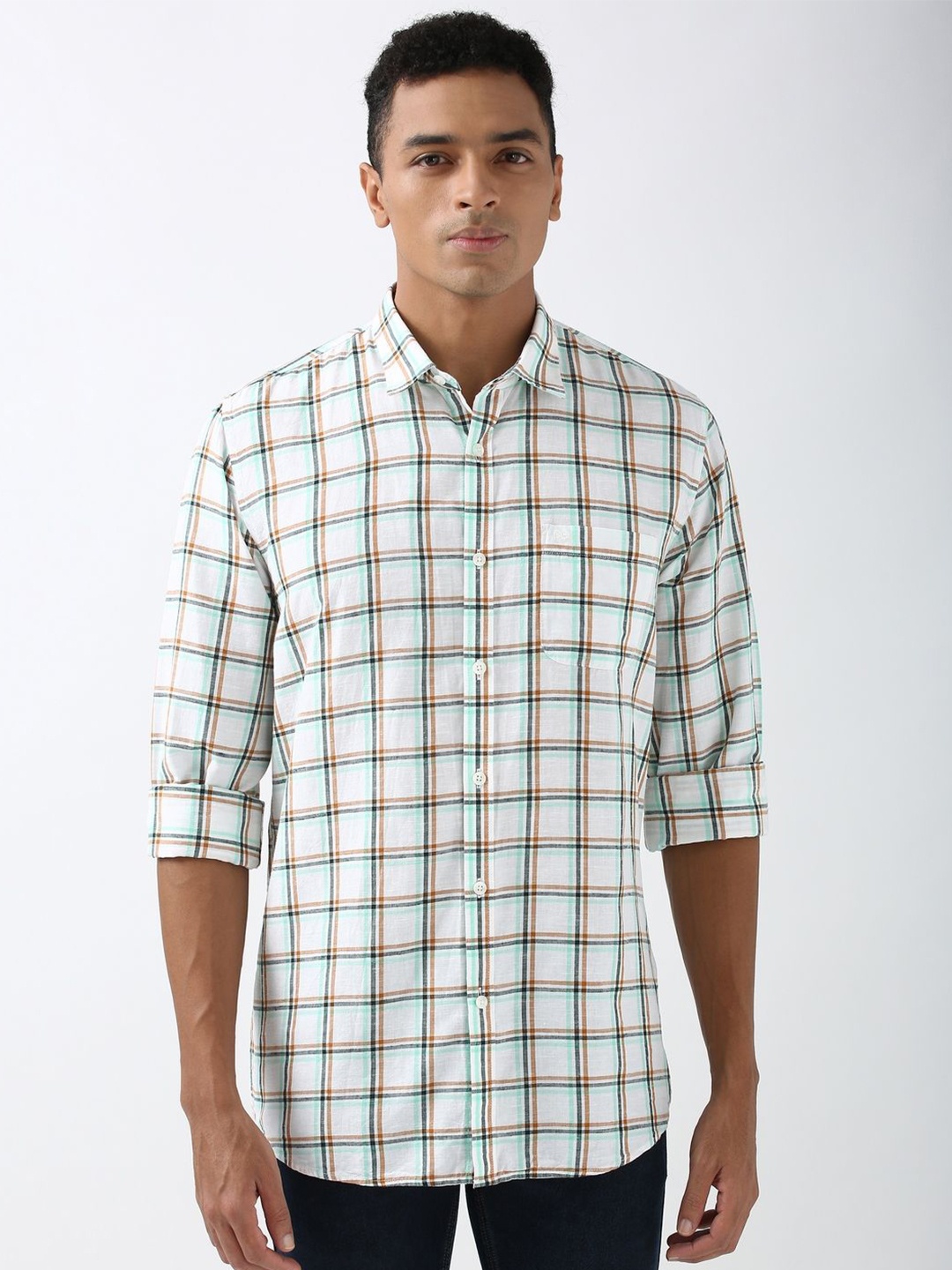 

Peter England Casuals Men Spread Collar Checked Cotton Slim Fit Casual Shirt, White