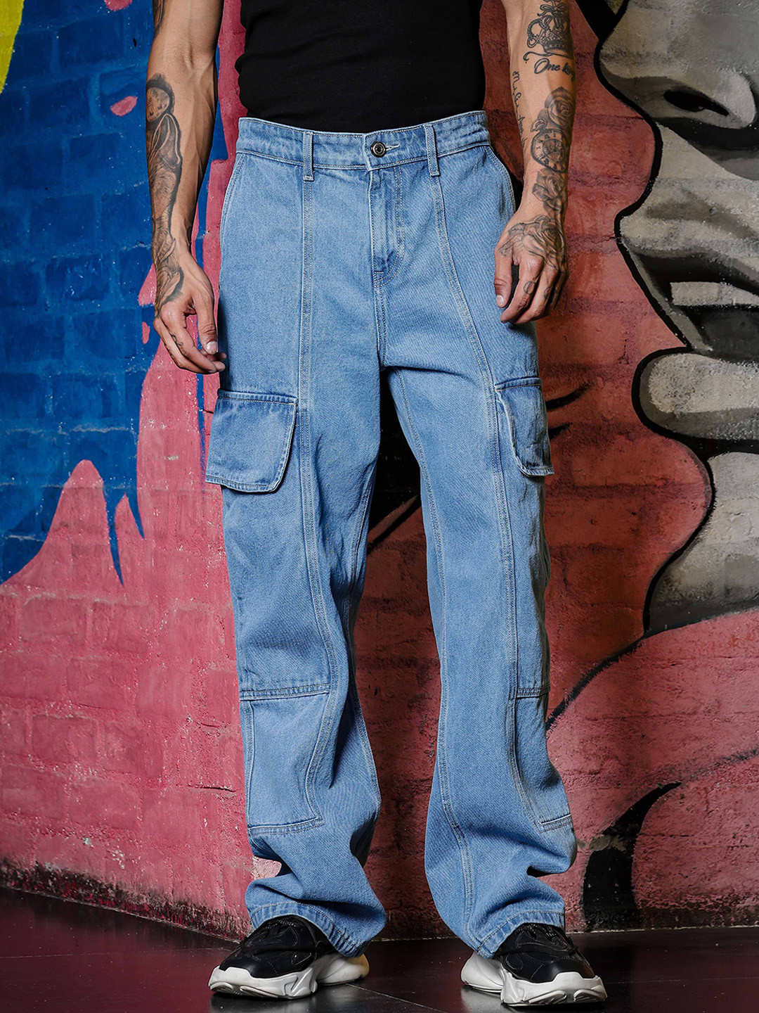 

TOMHIDDLE Men Relaxed Fit Mildly Distressed Light Fade Jeans, Blue