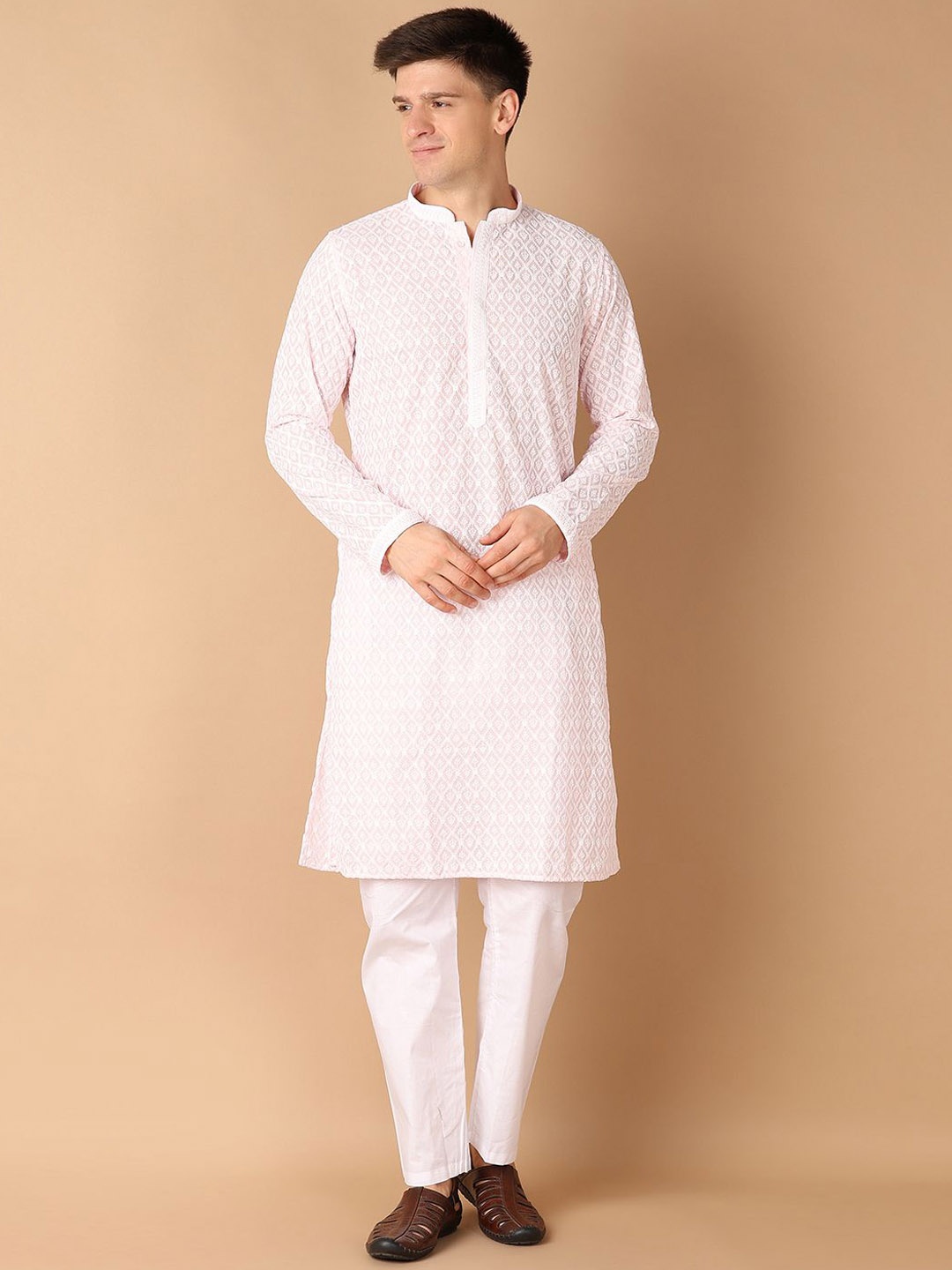 

V-Mart Floral Embroidered Thread Work Mandarin Collar Straight Kurta with Pyjamas, Pink