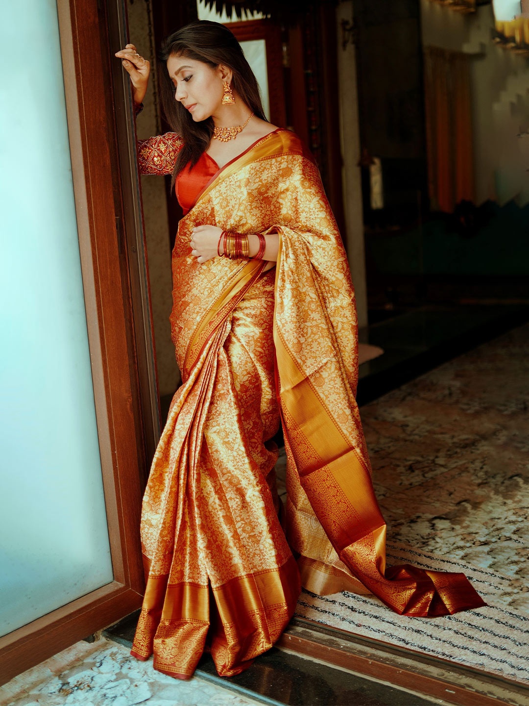

DrapeMall Woven Design Zari Kanjeevaram Saree, Maroon