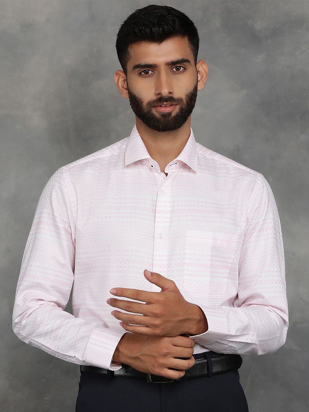 

Greenfibre Men Cutaway Collar Textured Striped Cotton Slim Fit Casual Shirt, Pink