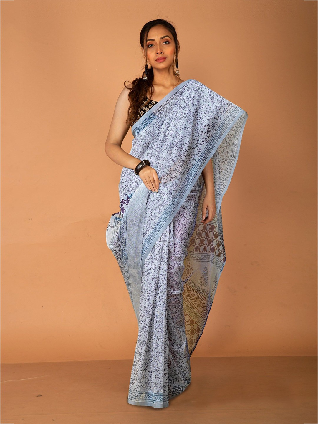 

Unnati Silks Ethnic Motifs Supernet Handloom Block Print Saree, Grey