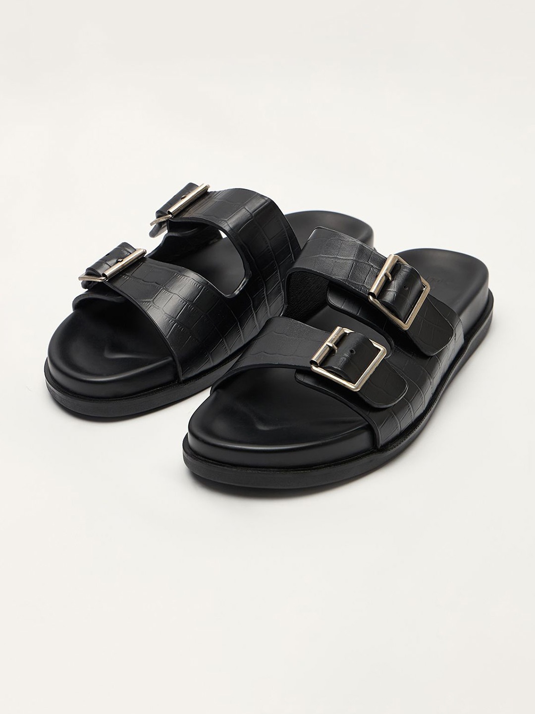 

THE BEAR HOUSE Men Slip-On Comfort Sandals With Buckle Details, Black