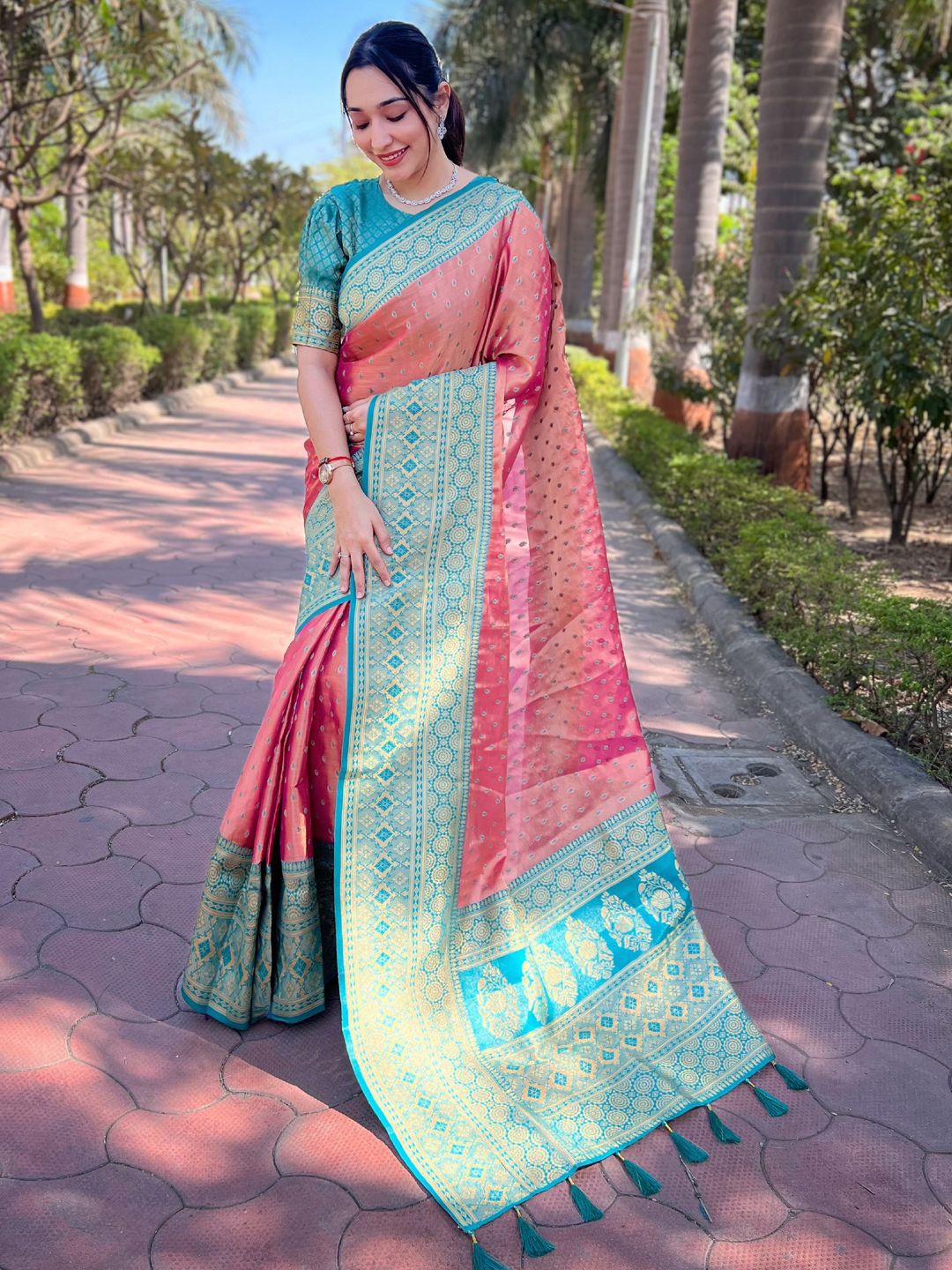 

Mitera Woven Design Zari Tissue Banarasi Saree, Pink
