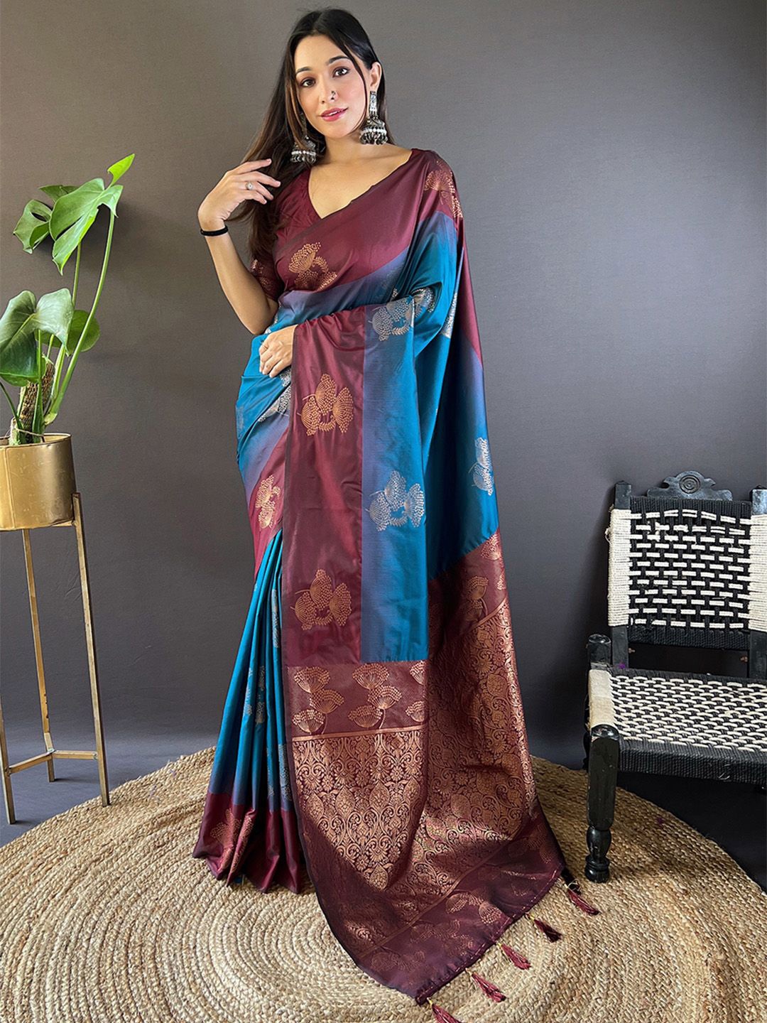 

Ishin Woven Design Zari Saree, Blue