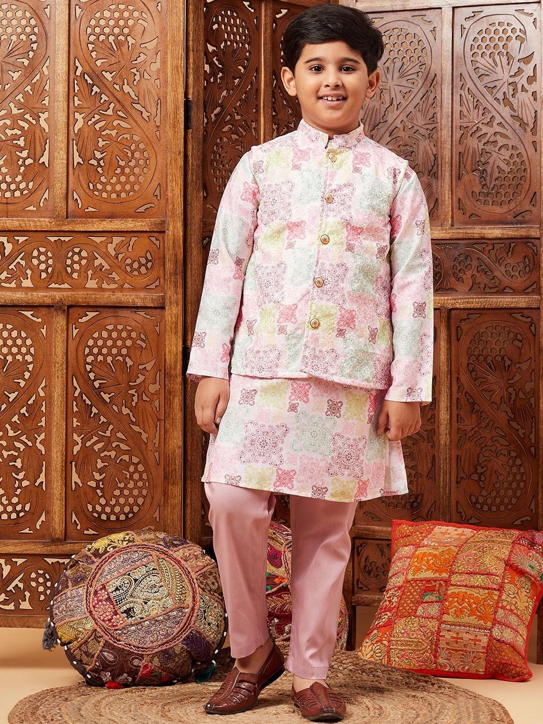 

Stylo Bug Boys Ethnic Motifs Printed Straight Kurta with Trousers, Pink