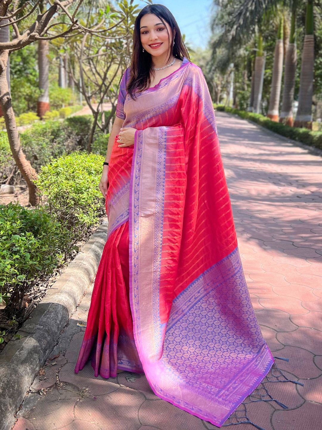 

Mitera Ethnic Motifs Woven Design Zari Banarasi Saree, Red