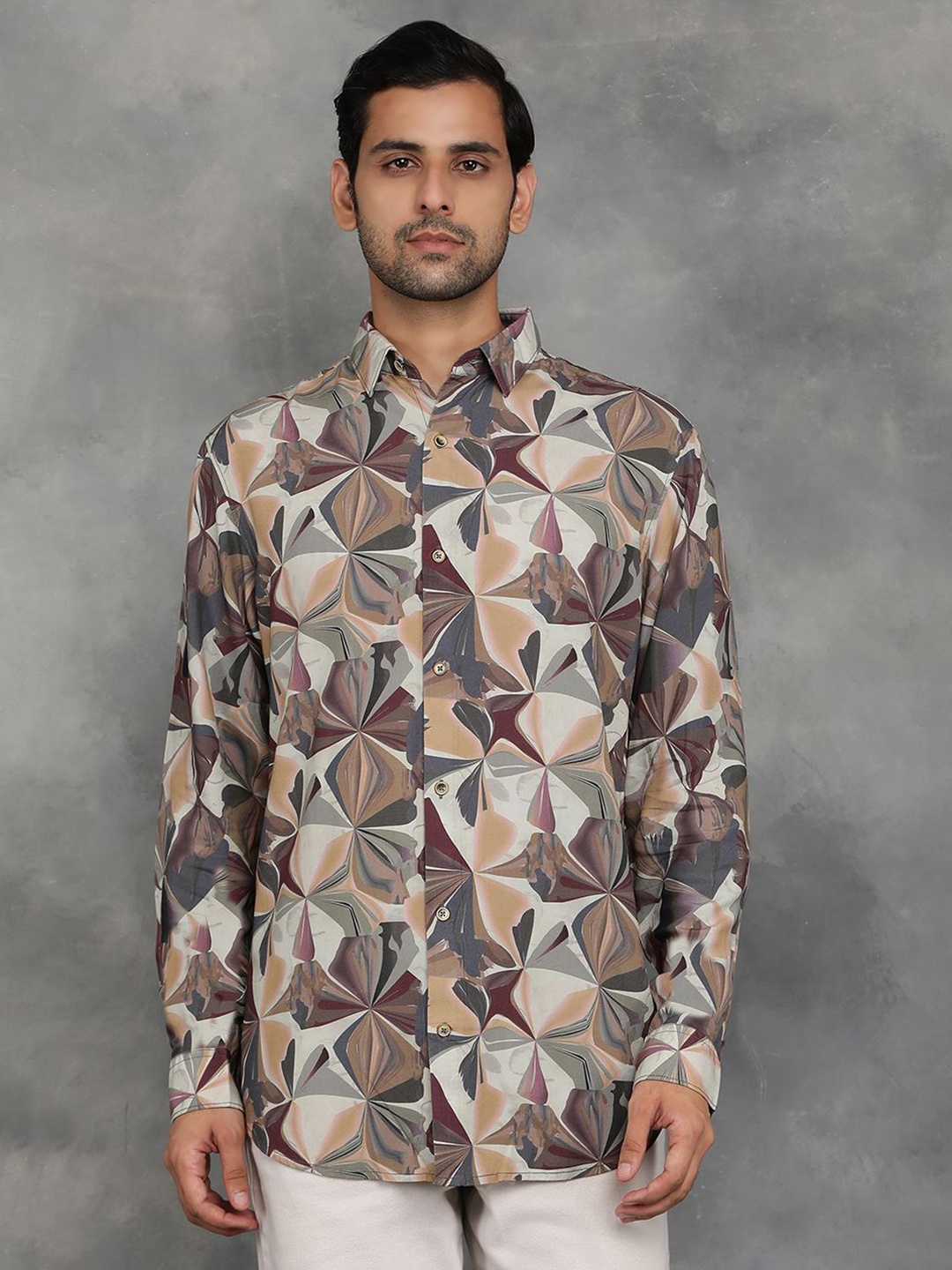 

JADE BLUE Men Spread Collar Floral Printed Slim Fit Casual Shirt, Brown