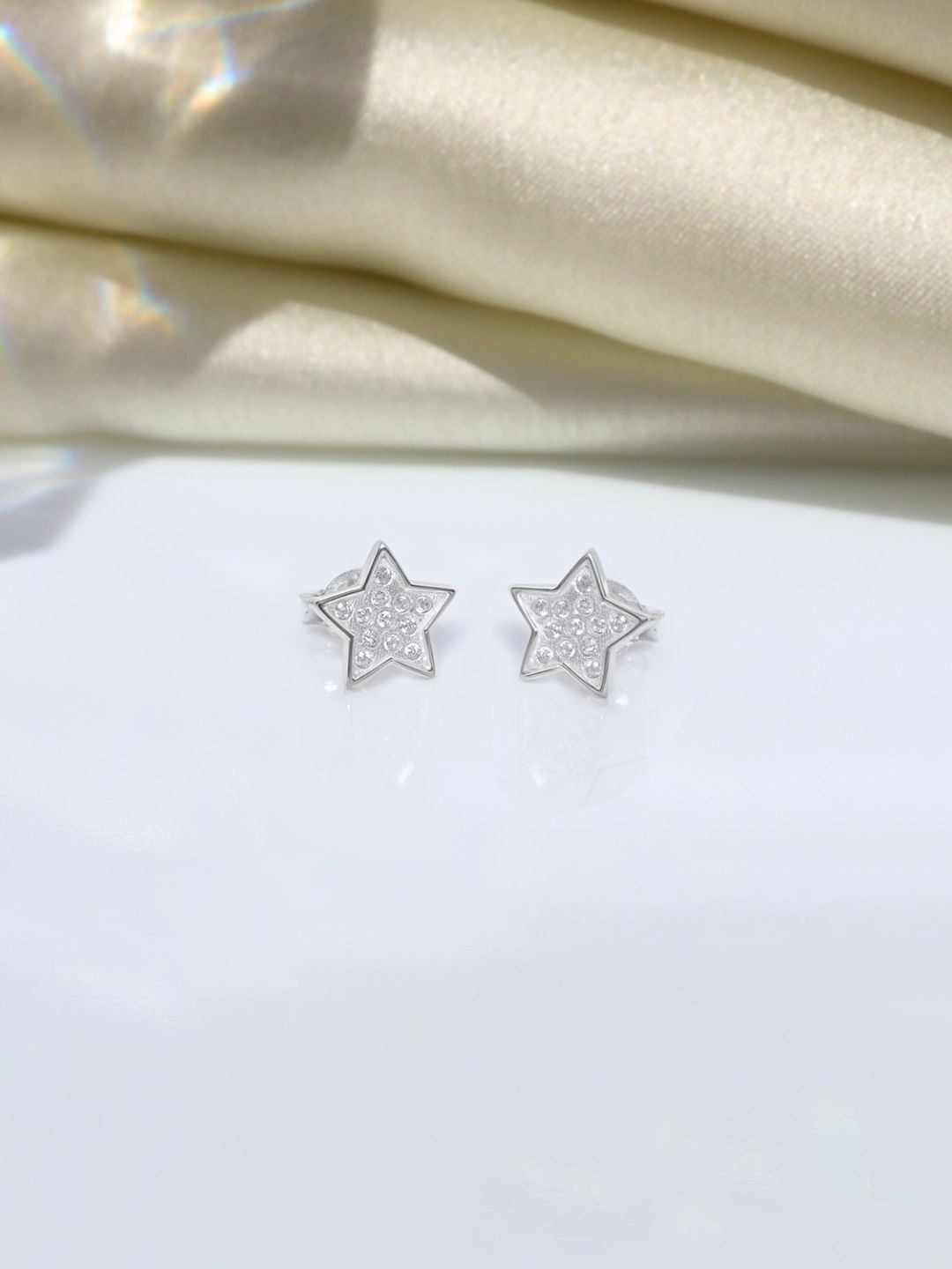 

HighSpark 925 Sterling Silver Cubic Zirconia Star Shaped Studs