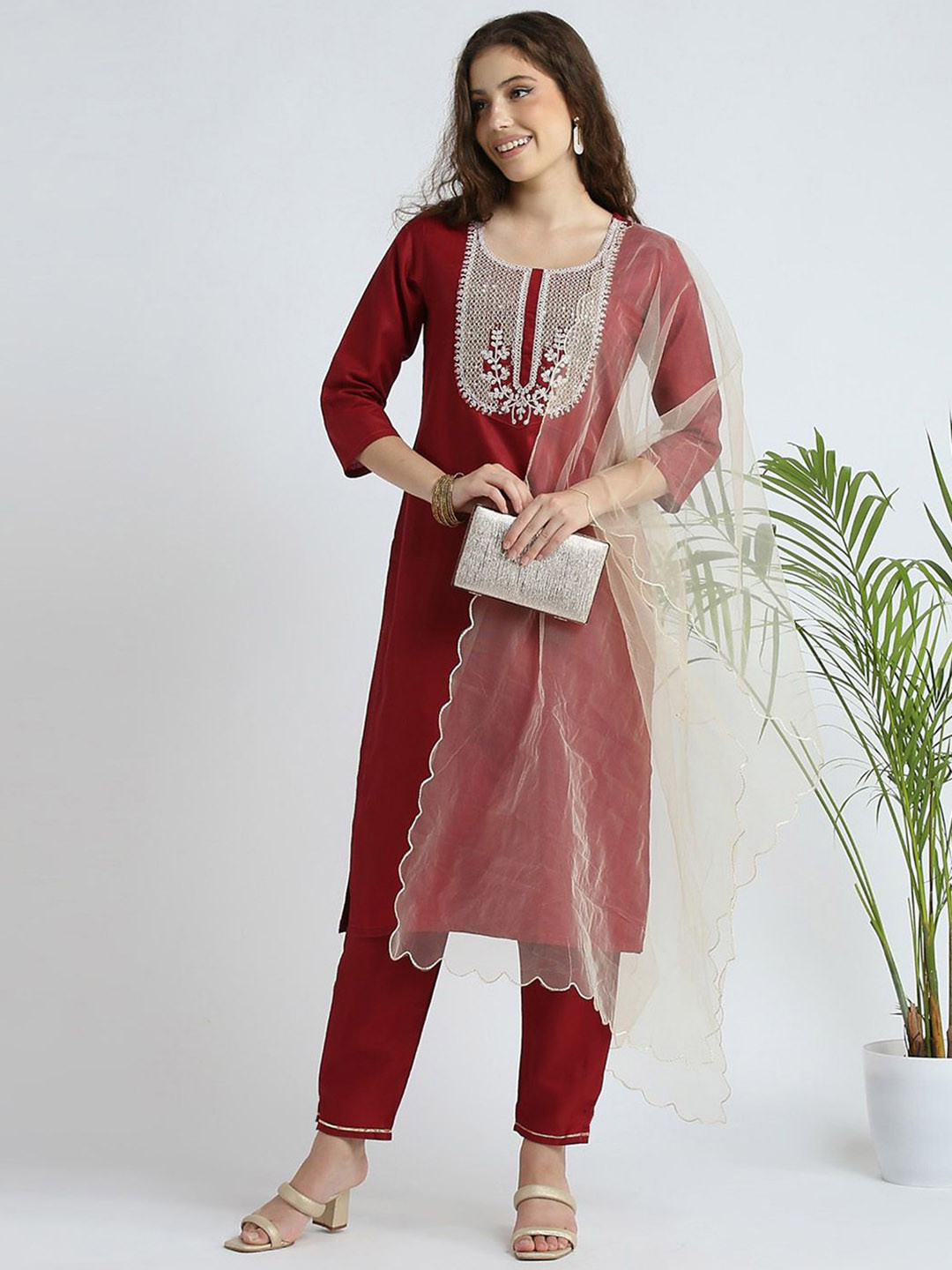 

VredeVogel Floral Yoke Design Regular Sequinned Kurta With Trousers & Dupatta, Maroon