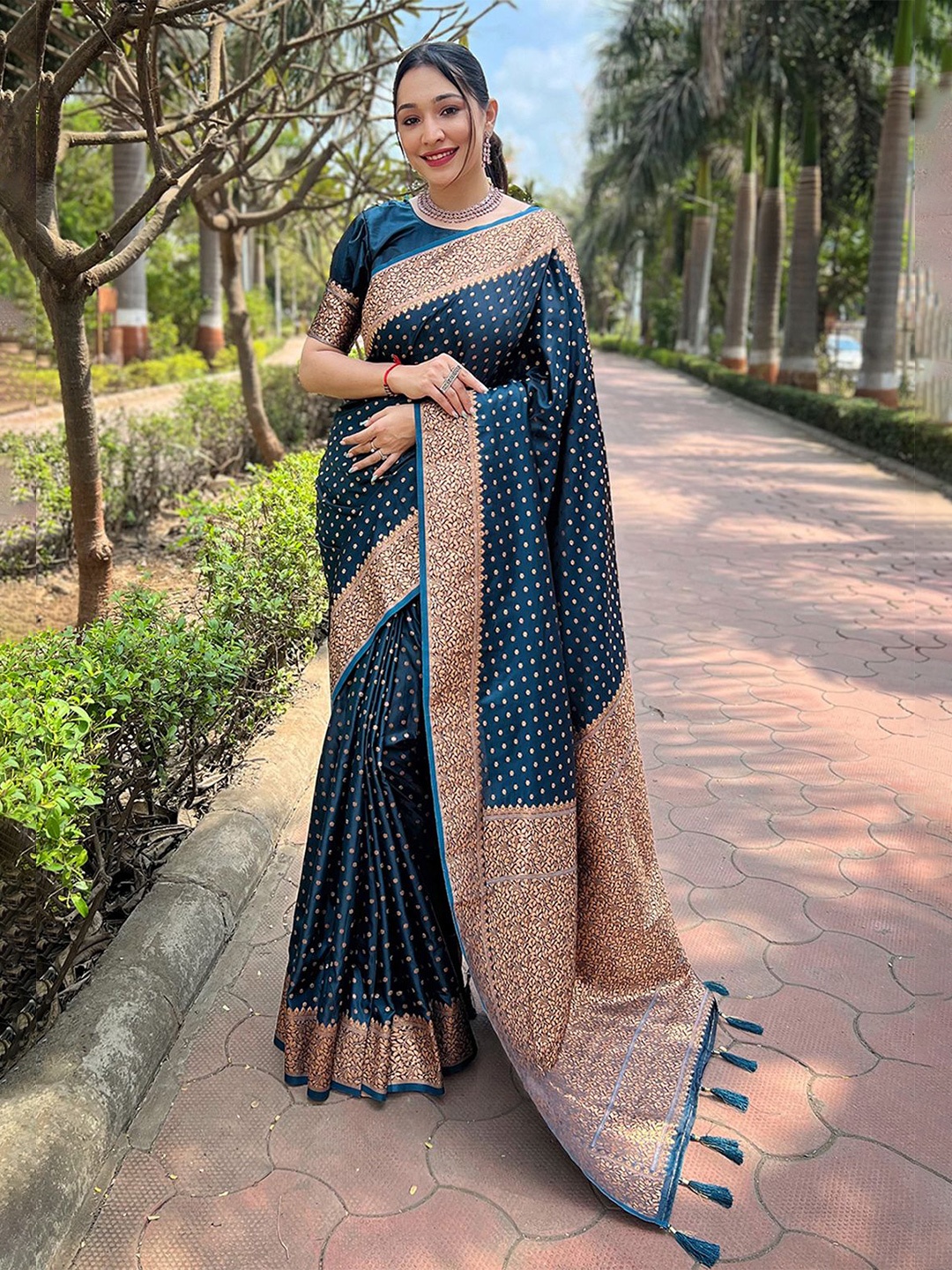 

Mitera Woven Design Zari Banarasi Saree, Teal