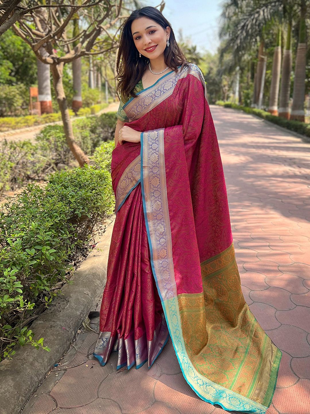 

Mitera Woven Design Zari Banarasi Saree, Pink