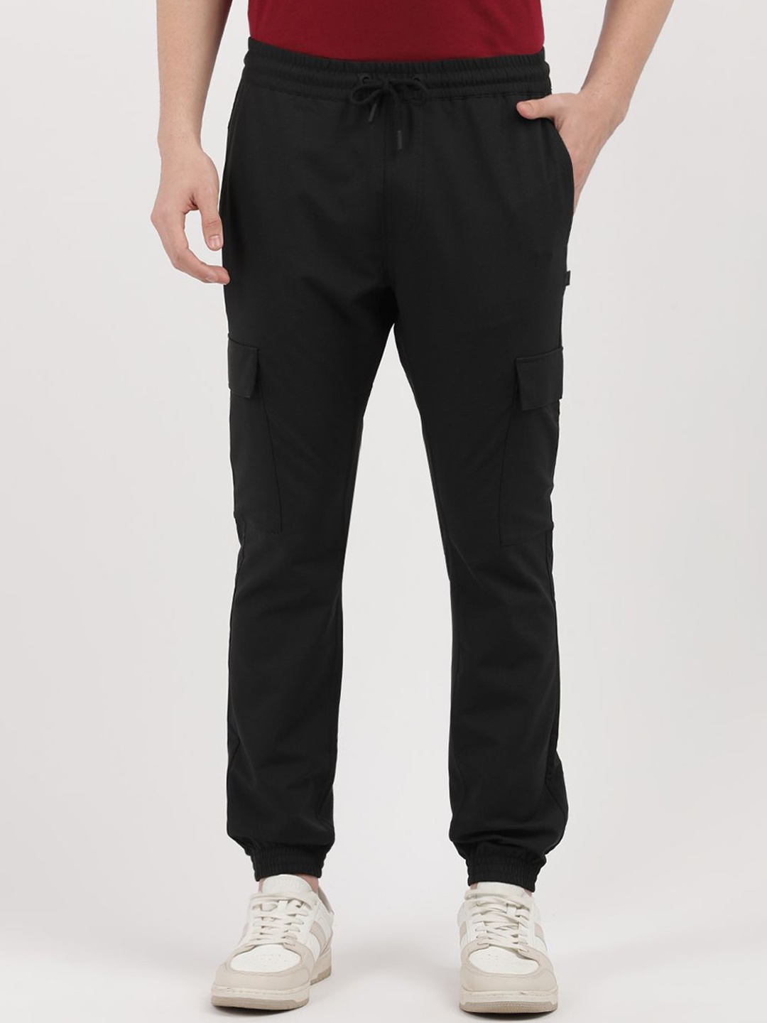 

Calvin Klein Jeans Solid Men Slim-Fit Mid Rise Jogger, Black