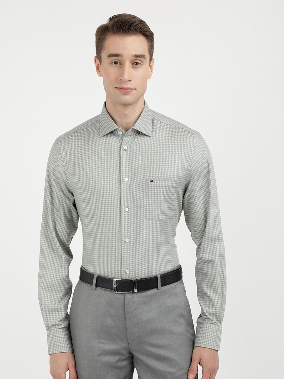 

Tommy Hilfiger Men Cutaway Collar Micro Checked Cotton Formal Shirt, Grey